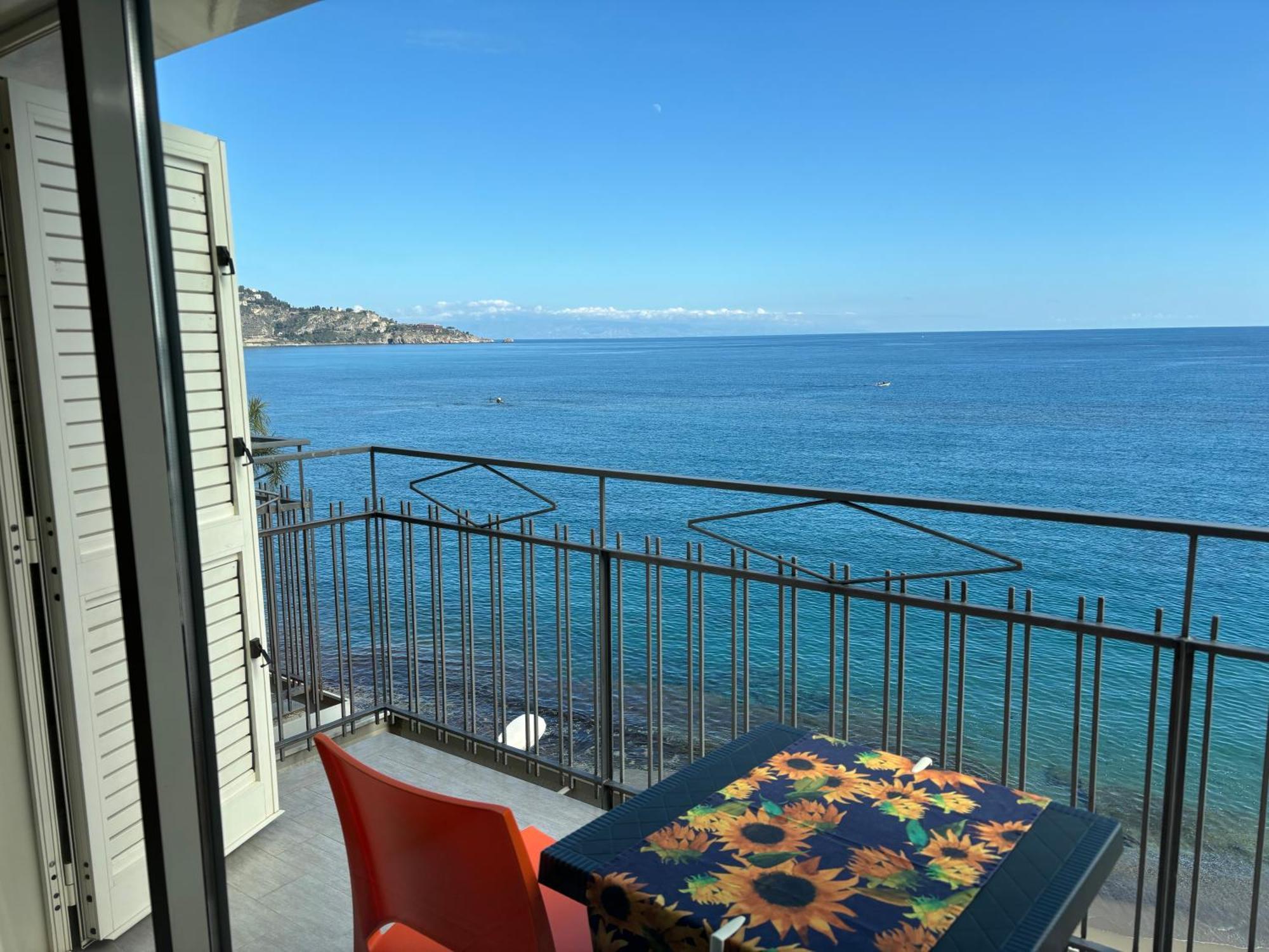 La Mansarda Apartamento Giardini Naxos Exterior foto