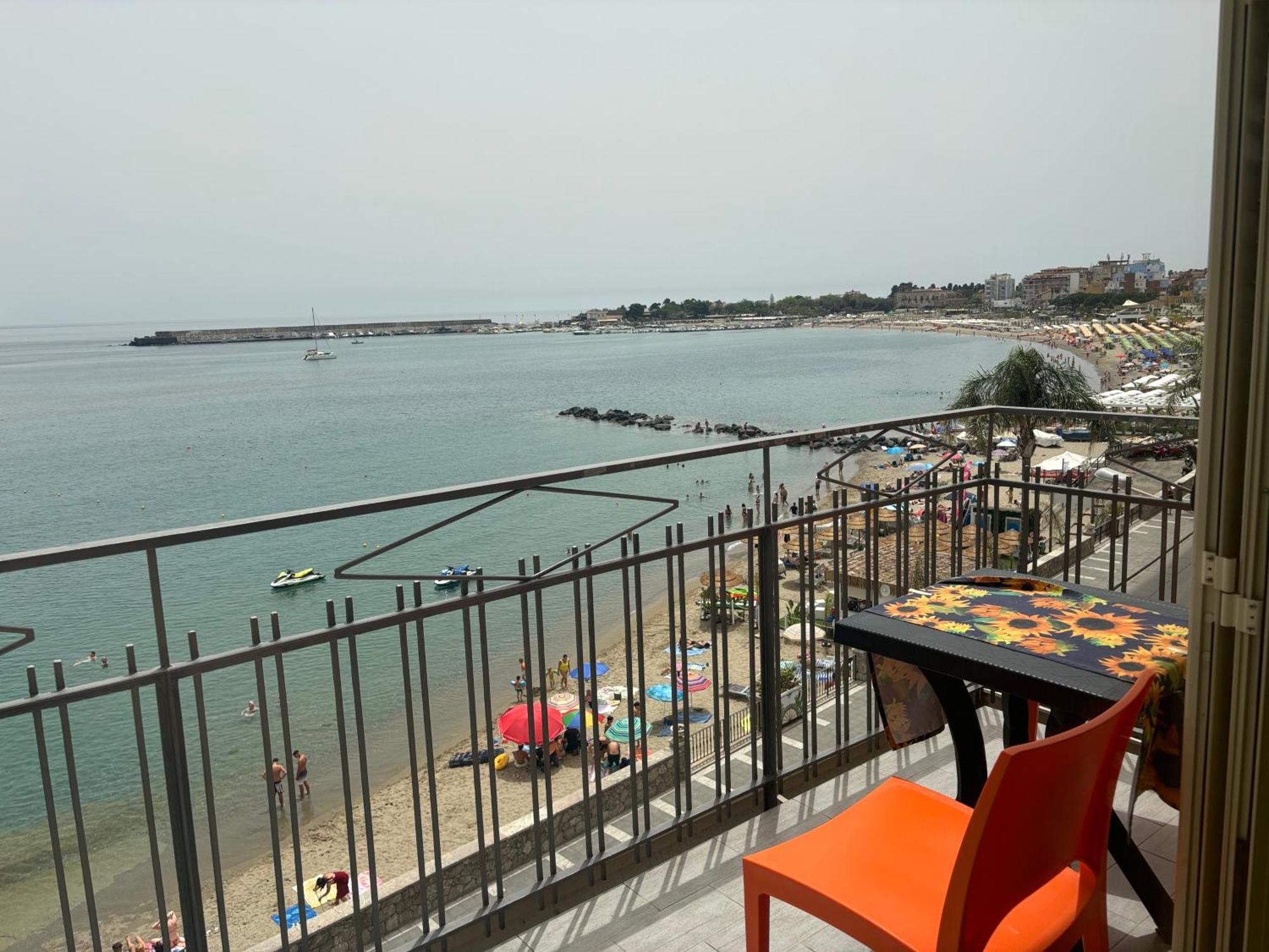 La Mansarda Apartamento Giardini Naxos Exterior foto