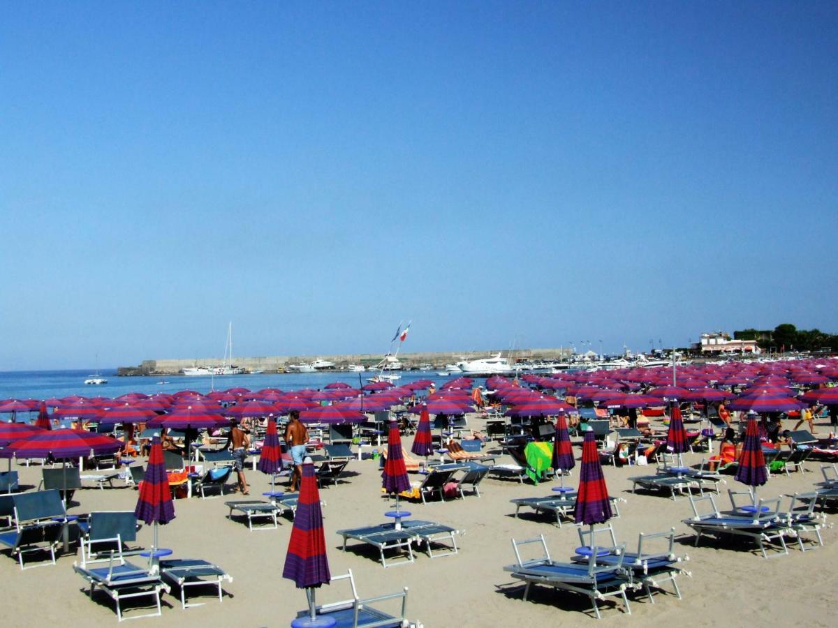 La Mansarda Apartamento Giardini Naxos Exterior foto